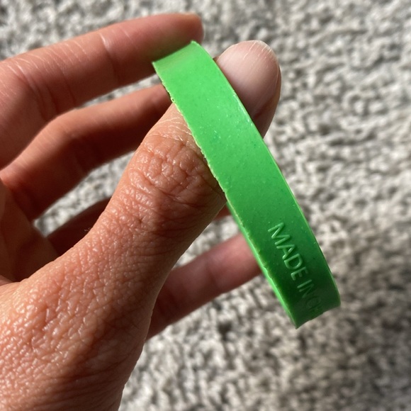 Green “Spoiled” silicone band - Picture 16 of 17